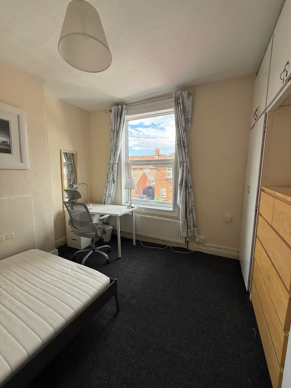 Claude Street: 4 bed, 2 bath - Bills exclusive NG7 2LA - Image 2